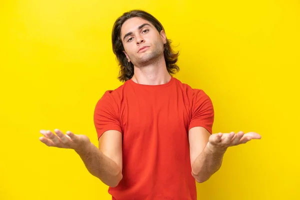 Caucasian Handsome Man Isolated Yellow Background Having Doubts — Zdjęcie stockowe