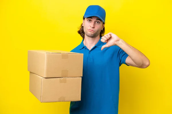 Delivery Handsome Man Isolated Yellow Background Showing Thumb Negative Expression — Stock fotografie