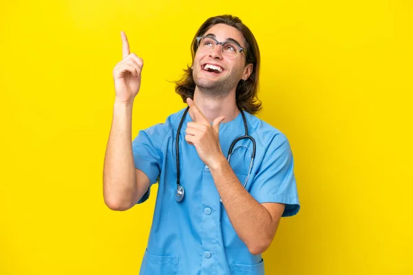 Young Surgeon Caucasian Man Isolated Yellow Background Pointing Index Finger — Foto Stock