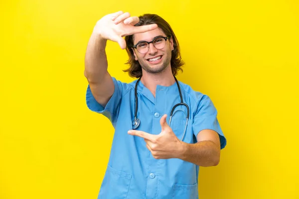 Young Surgeon Caucasian Man Isolated Yellow Background Focusing Face Framing — Zdjęcie stockowe