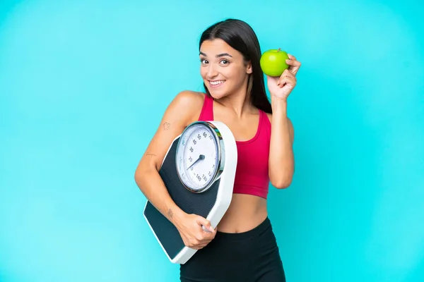 Young Caucasian Woman Isolated Blue Background Weighing Machine Apple — Stock Photo, Image