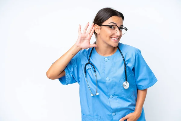 Young Nurse Woman Isolated White Background Listening Something Putting Hand — ストック写真