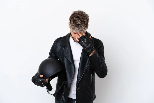 Молодой Человек Мотоциклетном Шлеме Белом Фоне Усталым Больным Лицом — стоковое фото