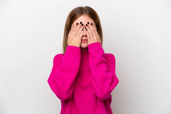 Jovem Inglesa Isolada Sobre Fundo Branco Cobrindo Olhos Por Mãos — Fotografia de Stock