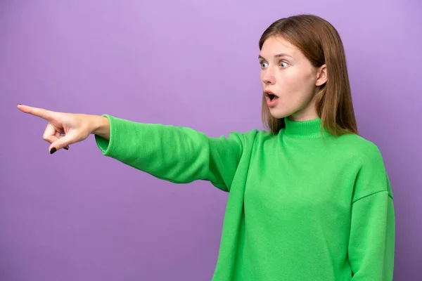 Young English Woman Isolated Purple Background Pointing Away — Stok fotoğraf