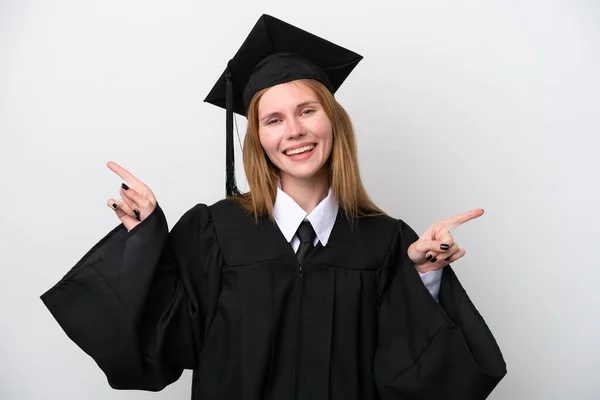 Νεαρή Απόφοιτος Πανεπιστημίου Αγγλίδα Γυναίκα Απομονωμένη Λευκό Φόντο Δείχνοντας Δάχτυλο — Φωτογραφία Αρχείου