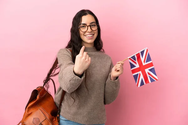 Молода Жінка Прапором Великої Британії Ізольована Рожевому Фоні Робить Жест — стокове фото