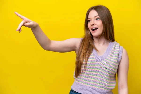 Young Caucasian Woman Isolated Yellow Background Pointing Away — Stock Photo, Image
