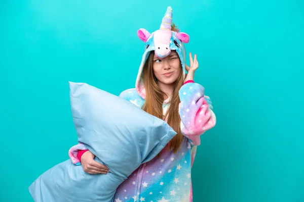 Young Caucasian Girl Unicorn Pajamas Holding Pillow Isolated Blue Background — Stock Photo, Image