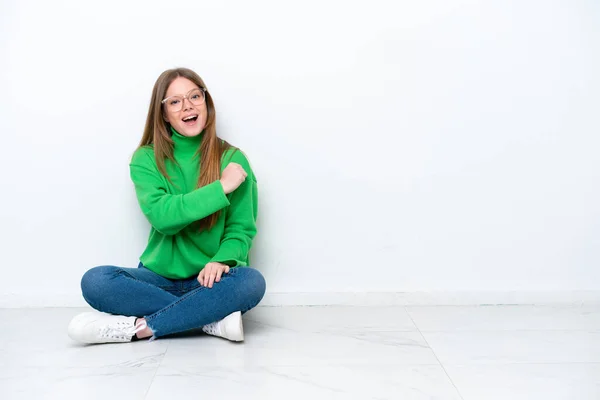 Young Caucasian Woman Sitting Floor Isolated White Background Celebrating Victory — Stock Photo, Image