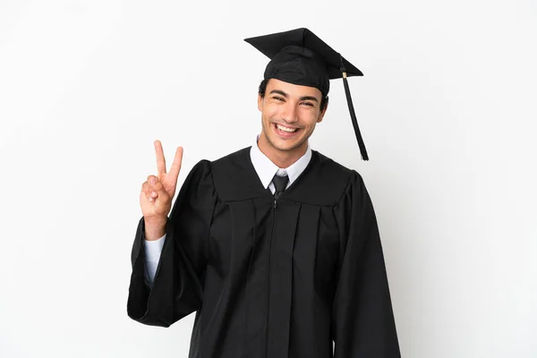 Jong Universitair Afgestudeerde Geïsoleerde Witte Achtergrond Glimlachen Tonen Overwinning Teken — Stockfoto