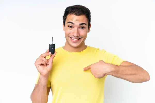 Young Caucasian Man Holding Car Keys Isolated White Background Surprise — Foto de Stock