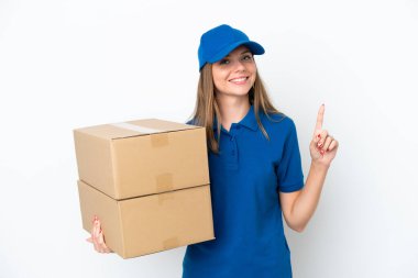 Litvanyalı kadın beyaz arka planda izole edilmiş ve en iyinin işareti olarak parmağını kaldırıyor.