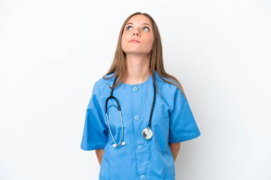 Genç cerrah doktor Litvanyalı kadın beyaz arka planda izole edilmiş ve
