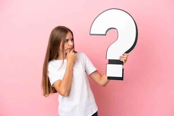 Young Lithuanian Woman Isolated Pink Background Holding Question Mark Icon — Stock Photo, Image