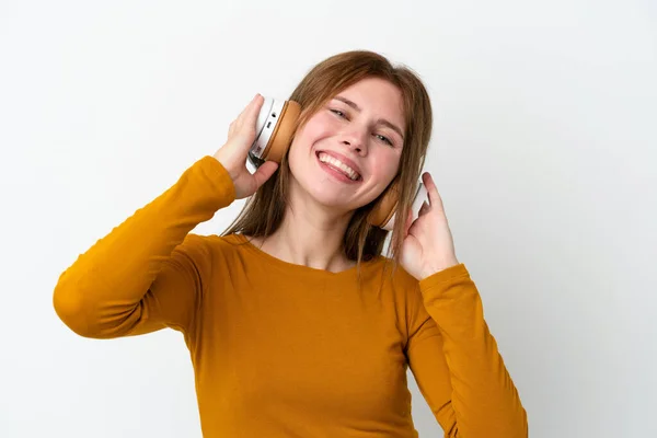 Joven Mujer Inglesa Aislada Sobre Fondo Blanco Escuchando Música — Foto de Stock