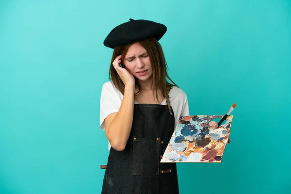 Młoda Artystka Angielska Kobieta Trzyma Paletę Odizolowanych Niebieskim Tle Bólem — Zdjęcie stockowe