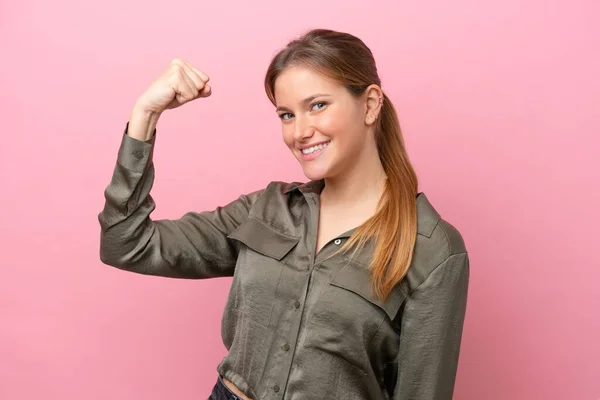 Jonge Kaukasische Vrouw Geïsoleerd Roze Achtergrond Doen Sterke Gebaar — Stockfoto