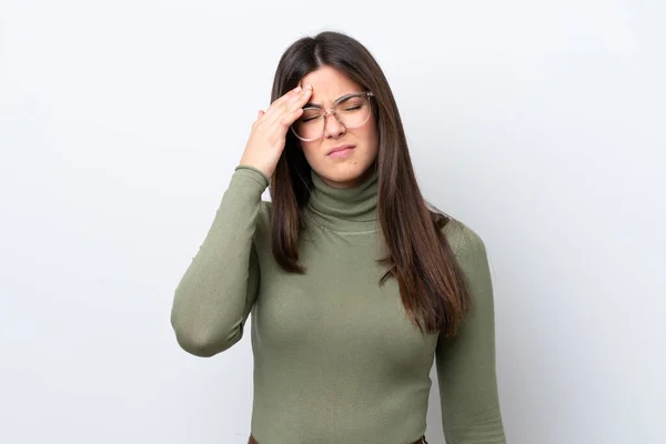 Junge Brasilianerin Isoliert Auf Weißem Hintergrund Mit Kopfschmerzen — Stockfoto