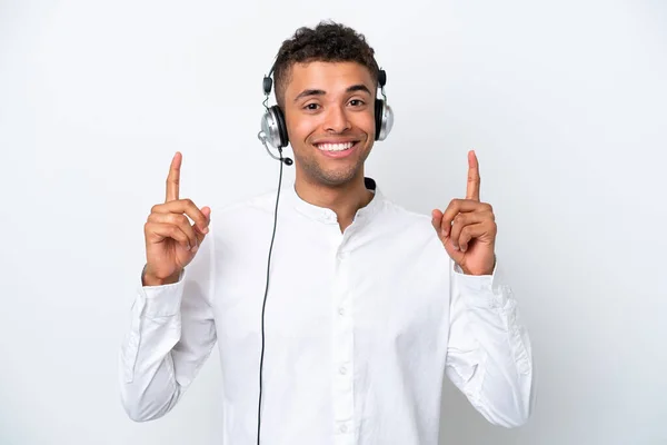 Telemarketer Brazilský Muž Pracuje Sluchátky Izolované Bílém Pozadí Ukazuje Skvělý — Stock fotografie