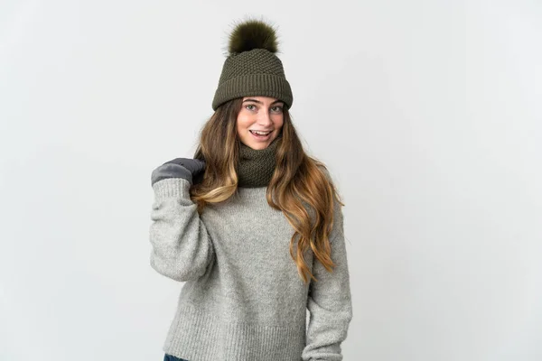 Ung Kaukasiska Kvinna Med Vinter Hatt Isolerad Vit Bakgrund Skrattar — Stockfoto