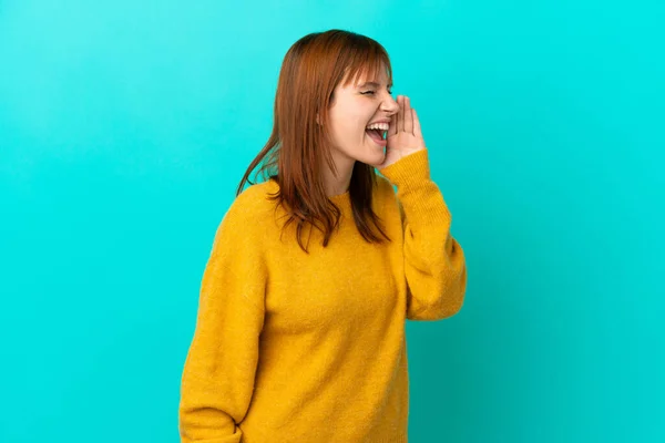 Redhead Girl Isolated Blue Background Shouting Mouth Wide Open Side — Fotografia de Stock