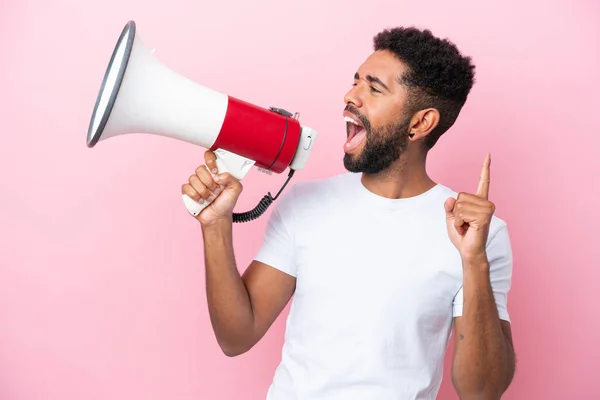Young Brazilian Man Isolated Pink Background Shouting Megaphone Announce Something — 스톡 사진