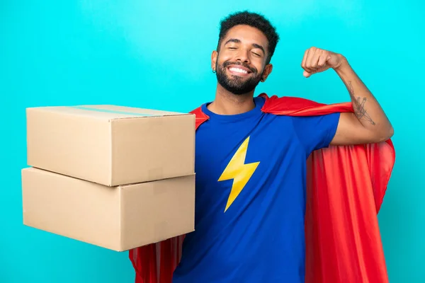 Super Hero Szállítás Brazil Férfi Elszigetelt Kék Háttér Csinál Erős — Stock Fotó