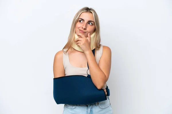 Woman Broken Arm Wearing Sling Isolated White Background Looking — Foto Stock