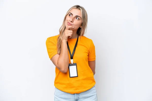 Young Caucasian Woman Card Isolated White Background Having Doubts — Zdjęcie stockowe