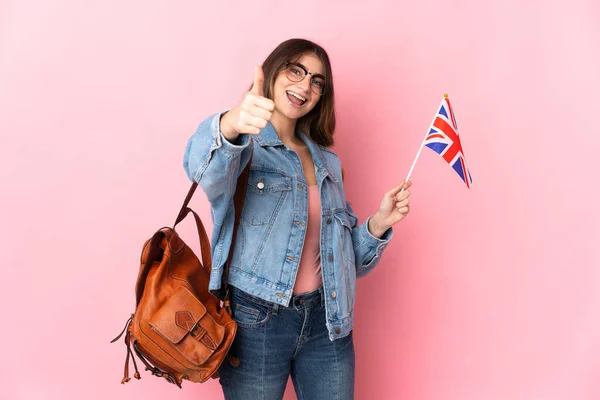 Jovem Mulher Segurando Uma Bandeira Reino Unido Isolado Fundo Rosa — Fotografia de Stock