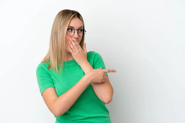 Young Caucasian Woman Isolated White Background Surprise Expression While Pointing — Stock Photo, Image