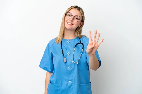 年轻的外科医生妇女 背景是白色的 很快乐 有四个手指头 — 图库照片