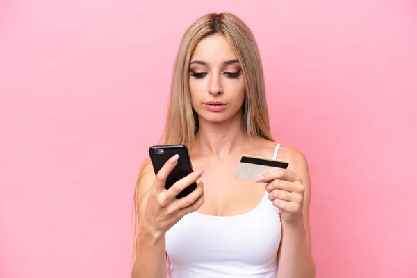 Pretty Blonde Woman Isolated Pink Background Buying Mobile Credit Card — стоковое фото