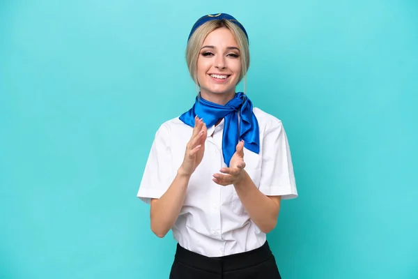Airplane Blonde Stewardess Woman Isolated Blue Background Applauding Presentation Conference — Stock Photo, Image