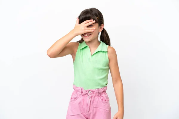 Pequeño Niño Caucásico Aislado Sobre Fondo Blanco Cubriendo Los Ojos —  Fotos de Stock