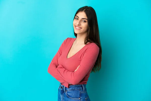 Jonge Kaukasische Vrouw Geïsoleerd Blauwe Achtergrond Met Armen Gekruist Kijken — Stockfoto