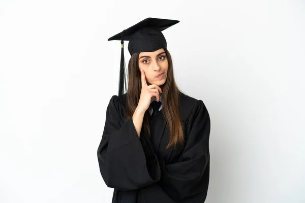 Νεαρός Απόφοιτος Πανεπιστημίου Απομονωμένος Λευκό Φόντο Σκέφτεται Μια Ιδέα — Φωτογραφία Αρχείου