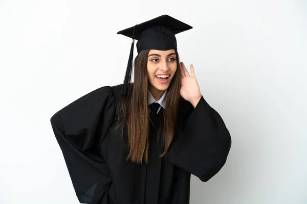 Joven Graduado Universitario Aislado Sobre Fondo Blanco Escuchando Algo Poniendo —  Fotos de Stock