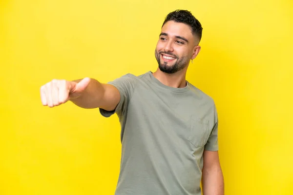 Young Arab Handsome Man Isolated Yellow Background Giving Thumbs Gesture — Stock fotografie