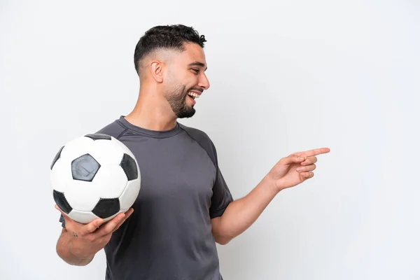Άραβας Νεαρός Ποδοσφαιριστής Απομονωμένος Λευκό Φόντο Δείχνοντας Δάχτυλο Στο Πλάι — Φωτογραφία Αρχείου
