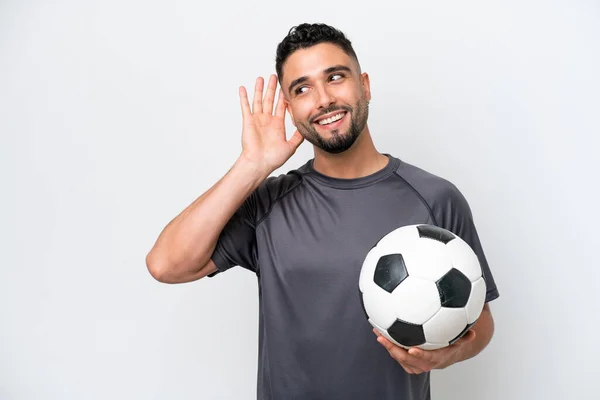 Árabe Joven Jugador Fútbol Hombre Aislado Sobre Fondo Blanco Escuchando —  Fotos de Stock