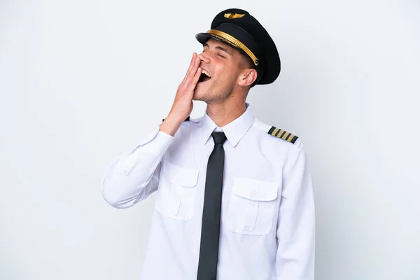 Samolot Pilot Kaukaski Izolowany Białym Tle Ziewanie Pokrycie Szeroko Otwarte — Zdjęcie stockowe