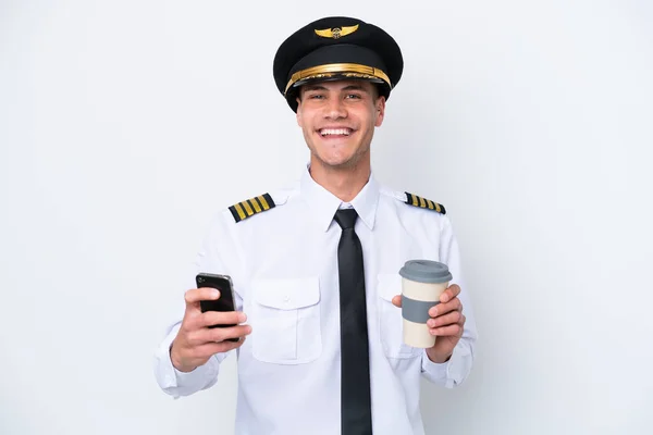 Repülőgép Kaukázusi Pilóta Izolált Fehér Háttér Gazdaság Kávé Elvitelre Egy — Stock Fotó