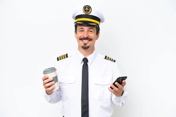 Vliegtuig Kaukasische Piloot Geïsoleerd Witte Achtergrond Met Koffie Mee Nemen — Stockfoto