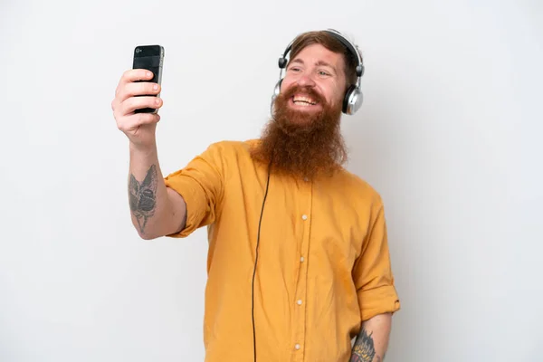 Telemarketer Muž Izolované Bílém Pozadí Dělat Selfie — Stock fotografie