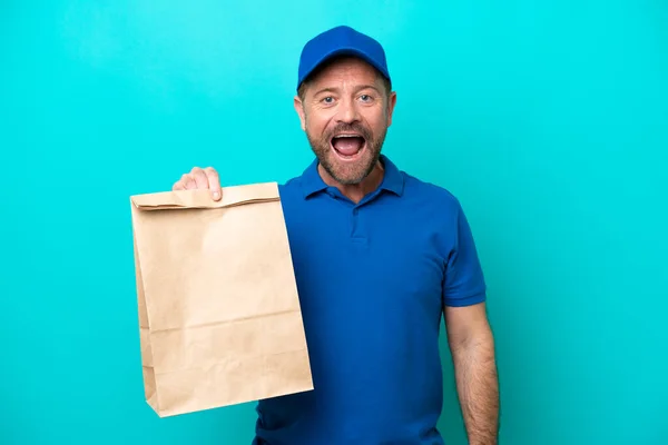 Middelbare Leeftijd Man Het Nemen Van Een Zak Afhaalmaaltijden Geïsoleerd — Stockfoto