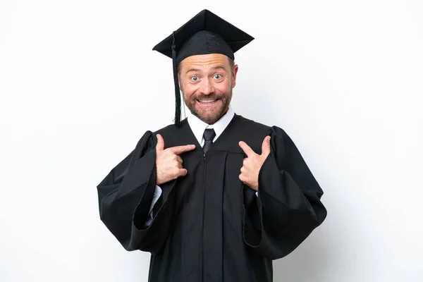 Universitätsabsolvent Mittleren Alters Isoliert Auf Weißem Hintergrund Mit Überraschendem Gesichtsausdruck — Stockfoto