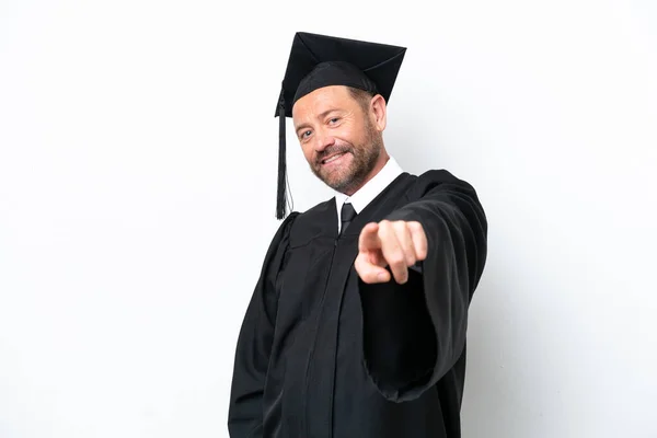 Średniowieczny Absolwent Uniwersytetu Człowiek Odizolowany Białym Tle Wskazuje Palcem Ciebie — Zdjęcie stockowe