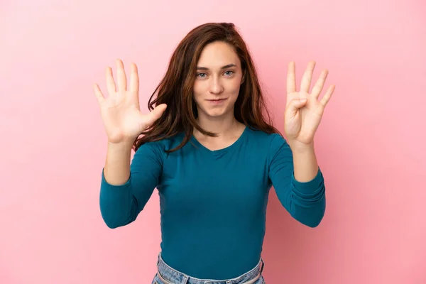 Pembe Arka Planda Izole Edilmiş Beyaz Bir Kadın Dokuz Parmaklı — Stok fotoğraf
